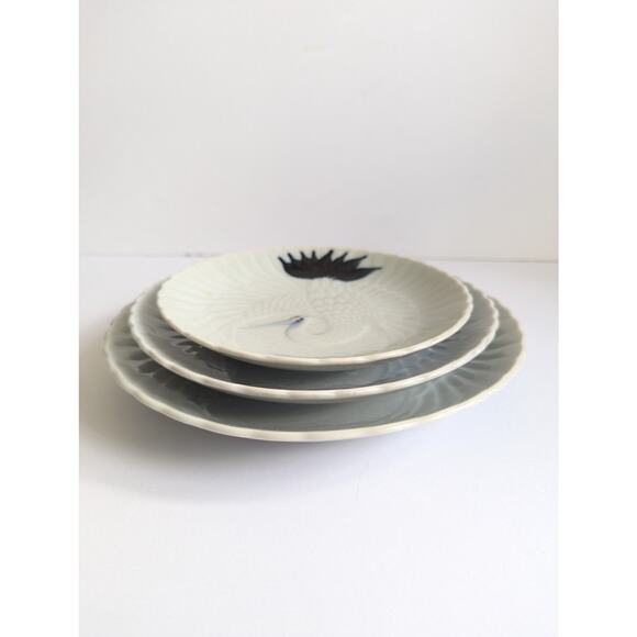 Red Crowned Crane Japanese Celadon Porcelain Early 20th Century Vintage Plates - Picture 3 of 16